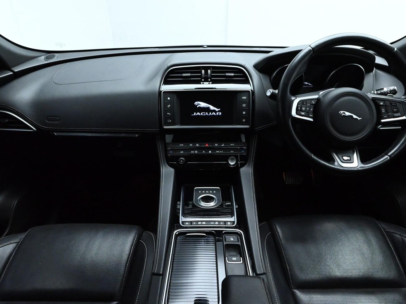 Used Jaguar F-Pace 2017 for sale - 77117866: Photo 2