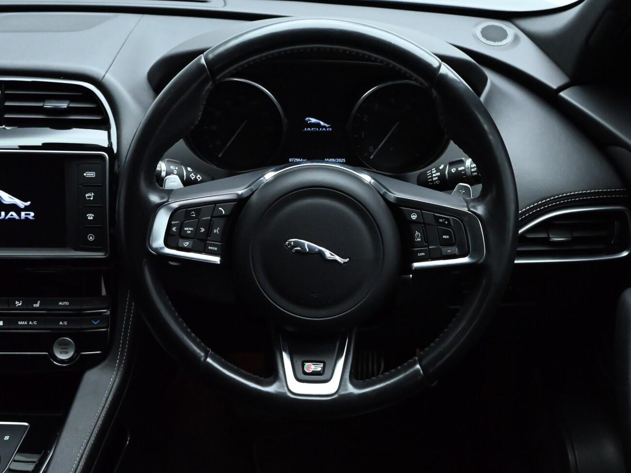 Used Jaguar F-Pace 2017 for sale - 77117866: Photo 9