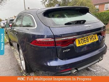 Used Jaguar XF 2018 for sale - 75918384: Photo