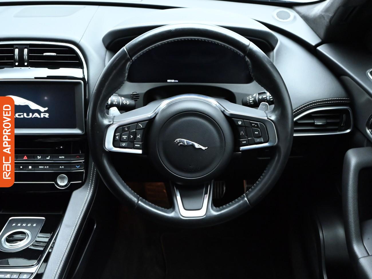 Used Jaguar F-Pace 2019 for sale - 76373888: Photo 9