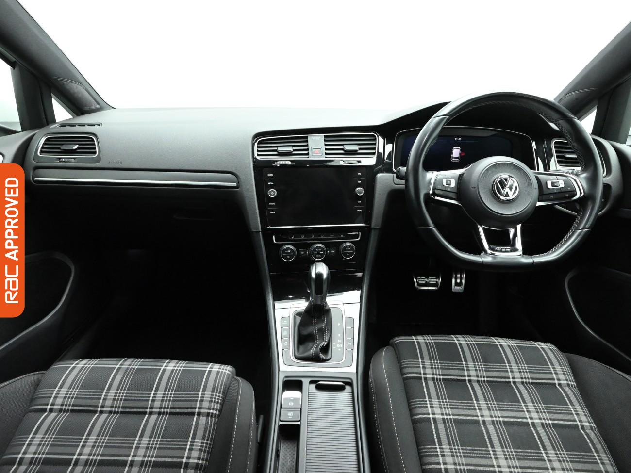 Used Volkswagen Golf 2017 for sale - 77555604: Photo 2