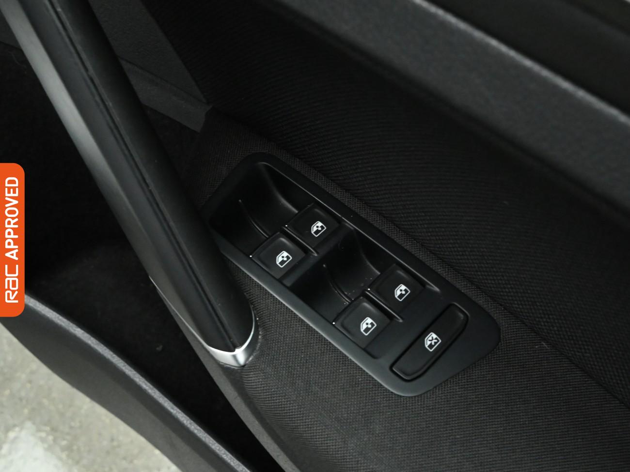 Used Volkswagen Golf 2017 for sale - 77555604: Photo 27