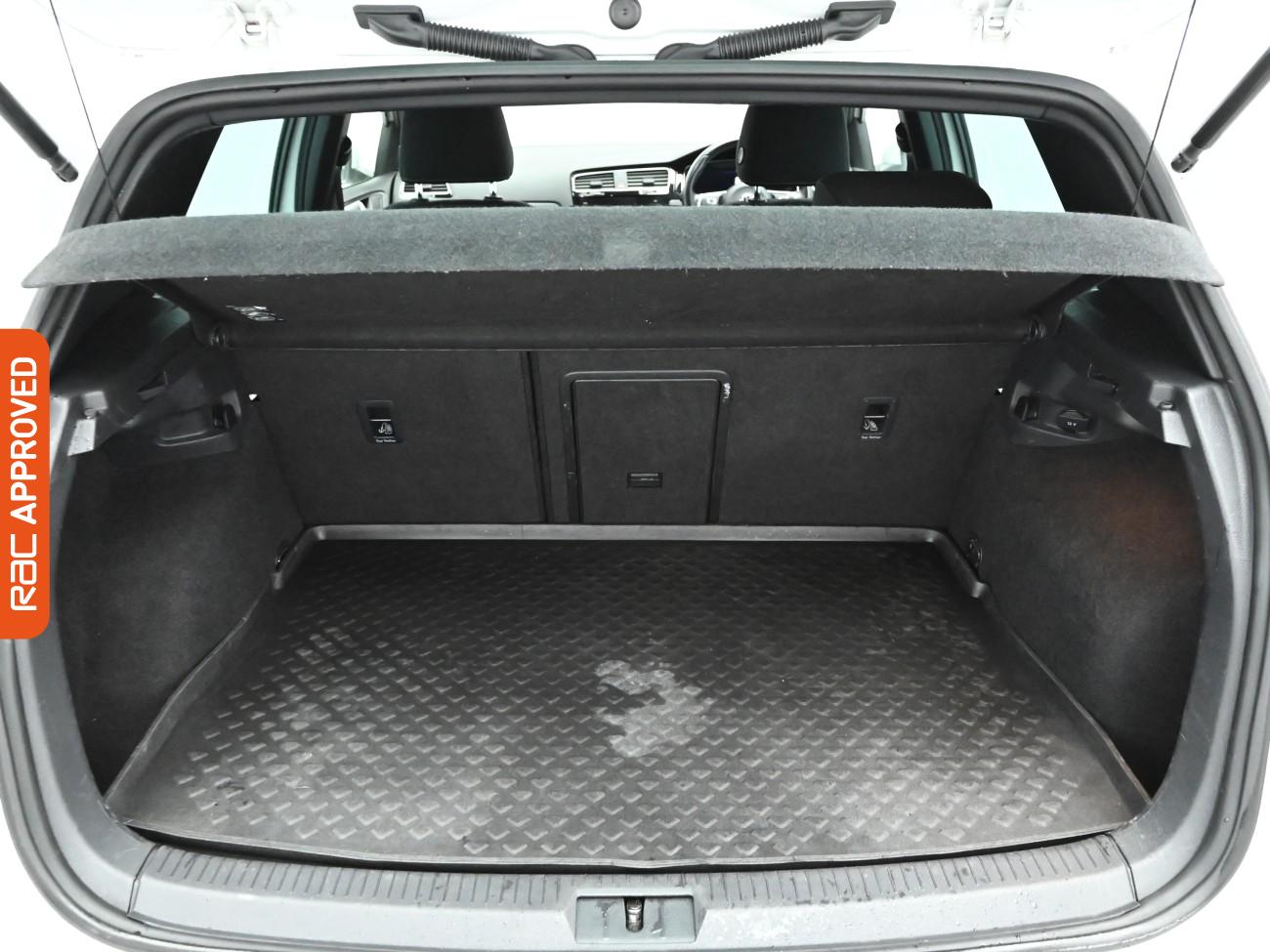 Used Volkswagen Golf 2017 for sale - 77555604: Photo 28