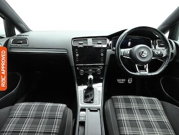 Used Volkswagen Golf 2017 for sale - 77555604: Photo