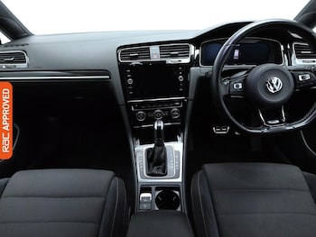 Used Volkswagen Golf 2017 for sale - 75637944: Photo