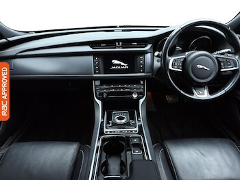 Used Jaguar XF 2018 for sale - 75639402: Photo