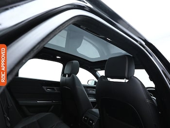 Used Jaguar XF 2018 for sale - 75523357: Photo