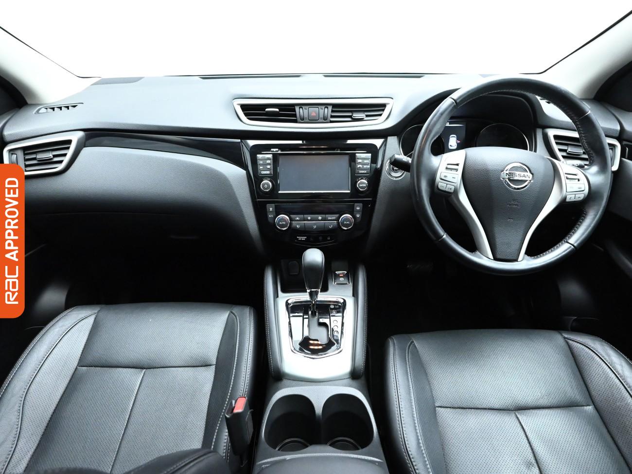 Used Nissan Qashqai 2017 for sale - 76805290: Photo 2