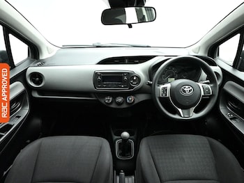 Used Toyota Yaris 2018 for sale - 79314717: Photo