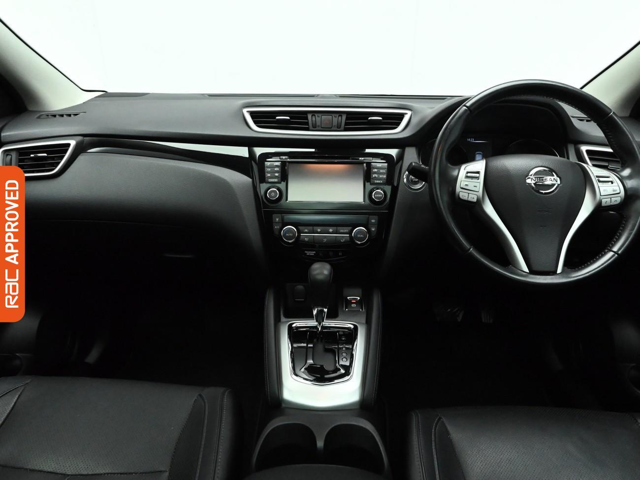 Used Nissan Qashqai 2017 for sale - 77368754: Photo 2