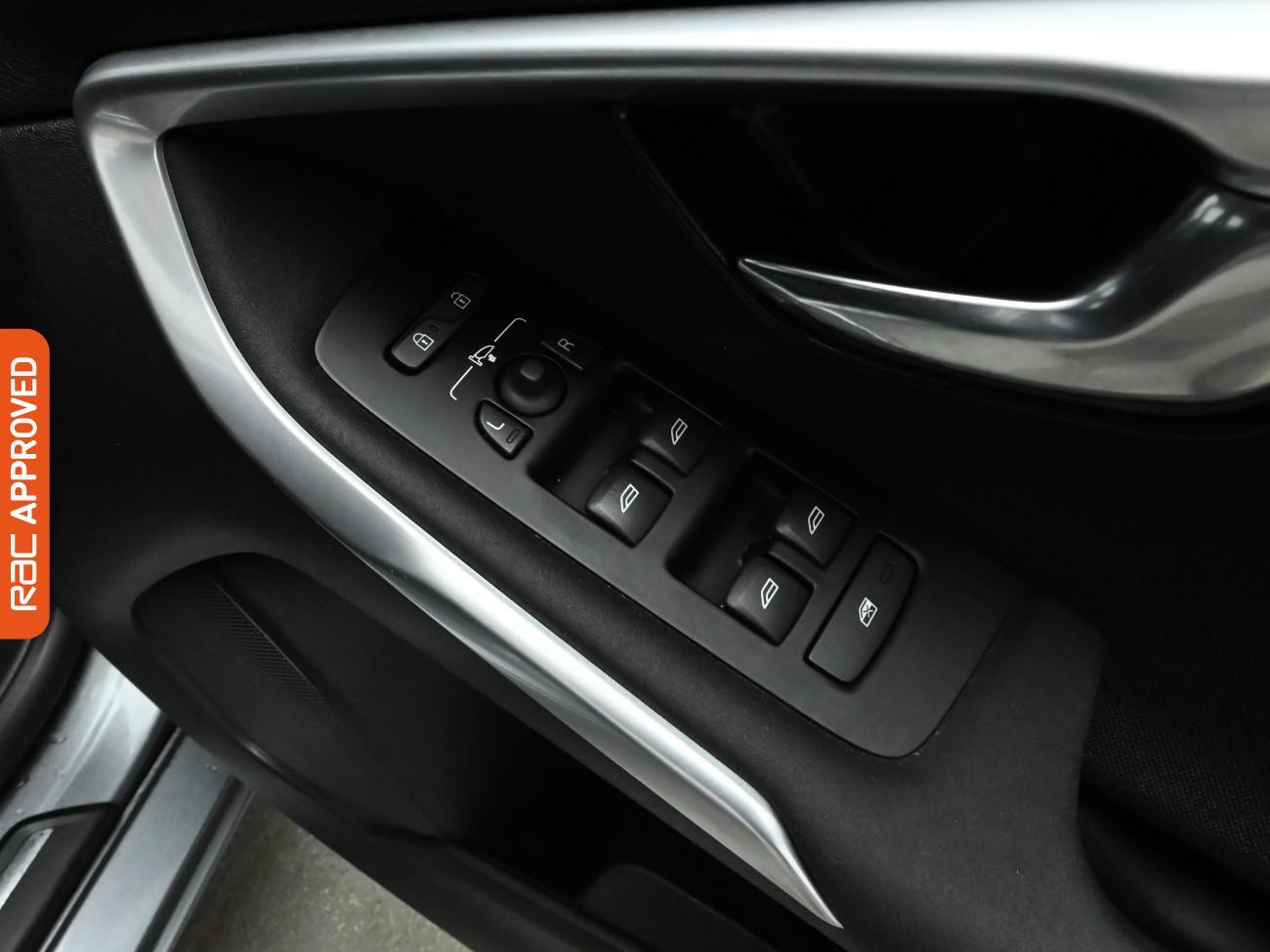 Used Volvo V40 2018 for sale - 77076766: Photo 25