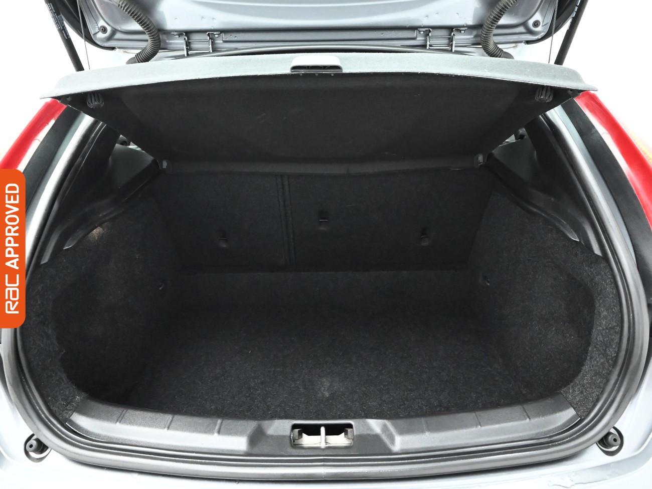 Used Volvo V40 2018 for sale - 77076766: Photo 26