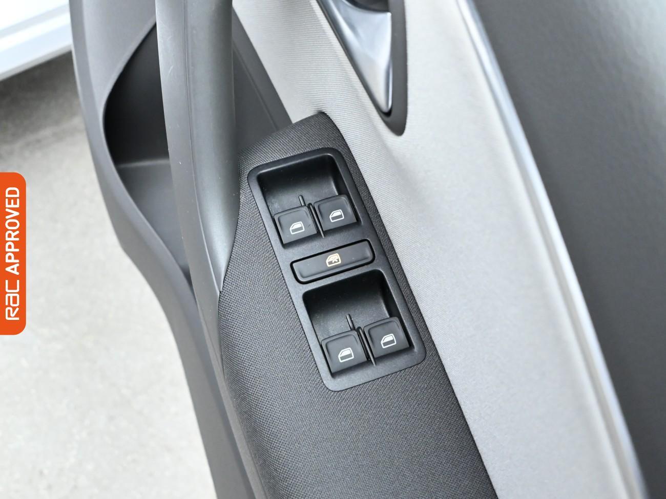 Used Volkswagen Polo 2015 for sale - 77620550: Photo 17