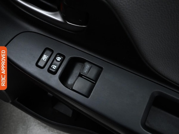 Used Toyota Yaris 2017 for sale - 76192272: Photo 24