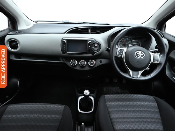 Used Toyota Yaris 2017 for sale - 76192272: Photo 2