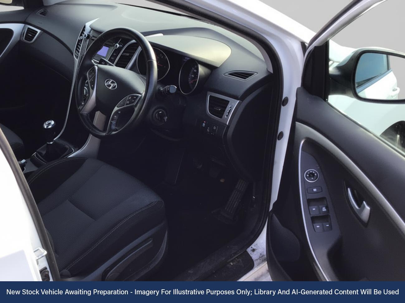 Used Hyundai i30 2017 for sale - 76491176: Photo 3