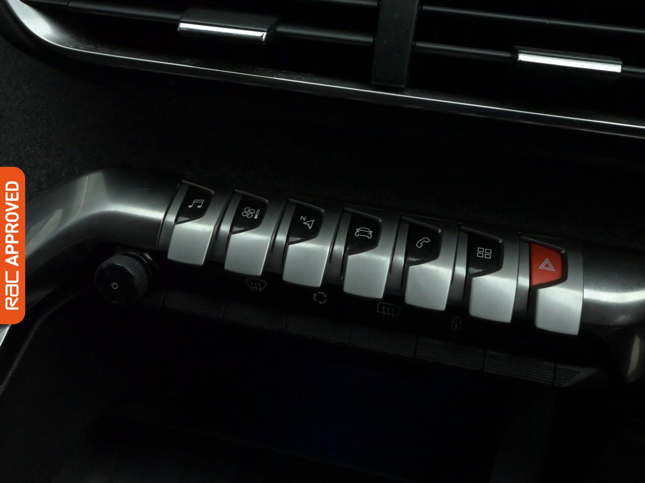 Used Peugeot 3008 2018 for sale - 76896181: Photo 16