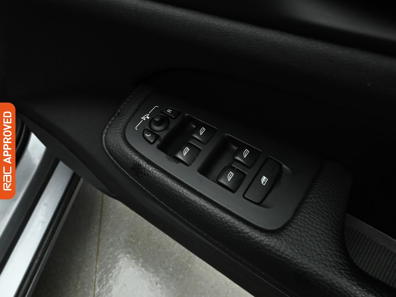 Used Volvo V60 2019 for sale - 77535419: Photo 25