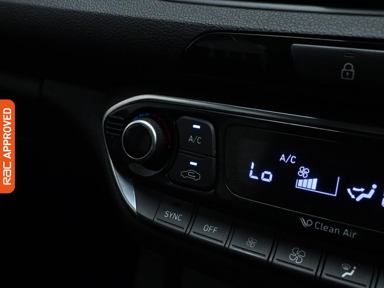 Used Hyundai i30 2018 for sale - 76036815: Photo 15