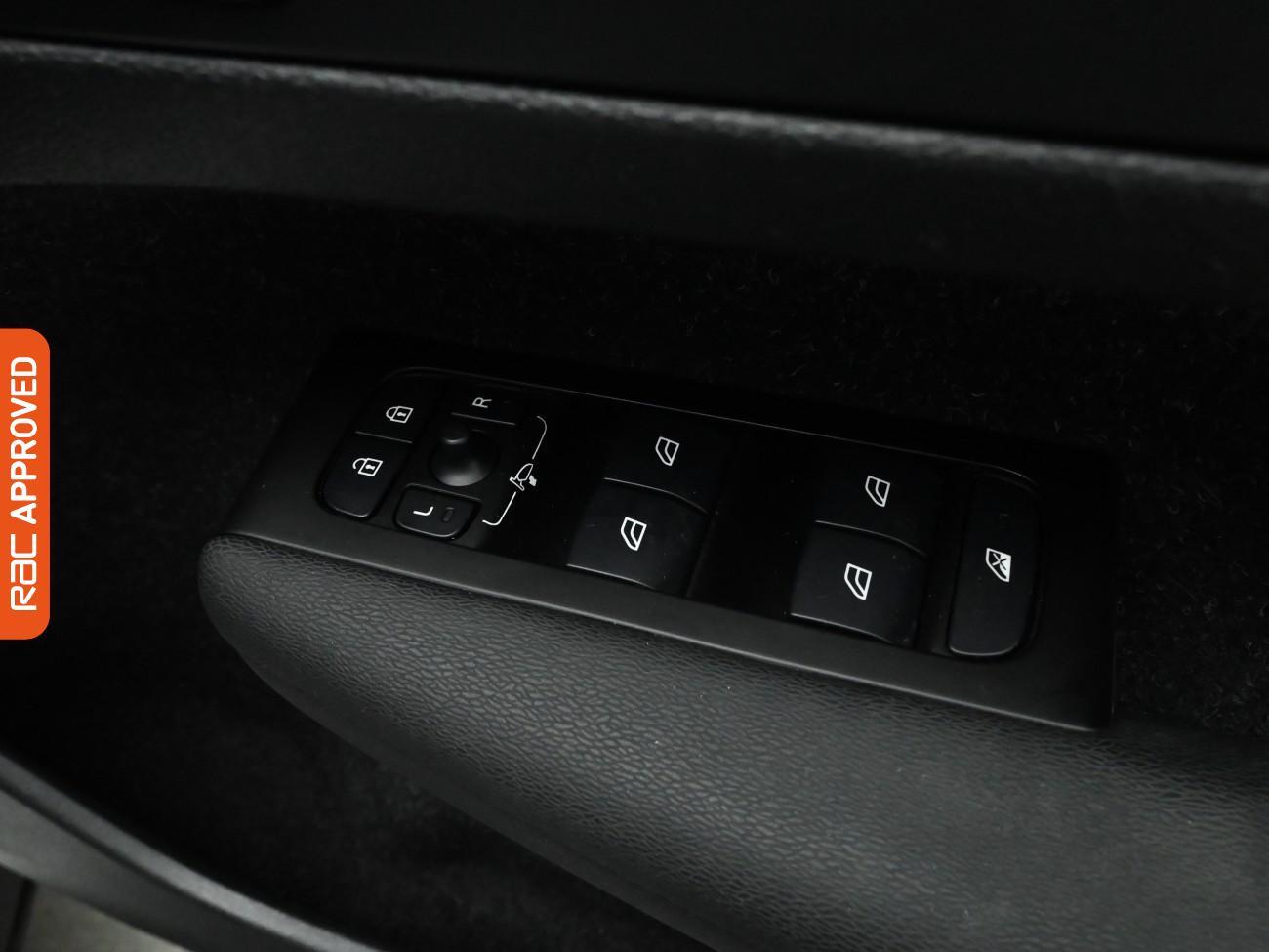 Used Volvo XC40 2021 for sale - 77138890: Photo 25