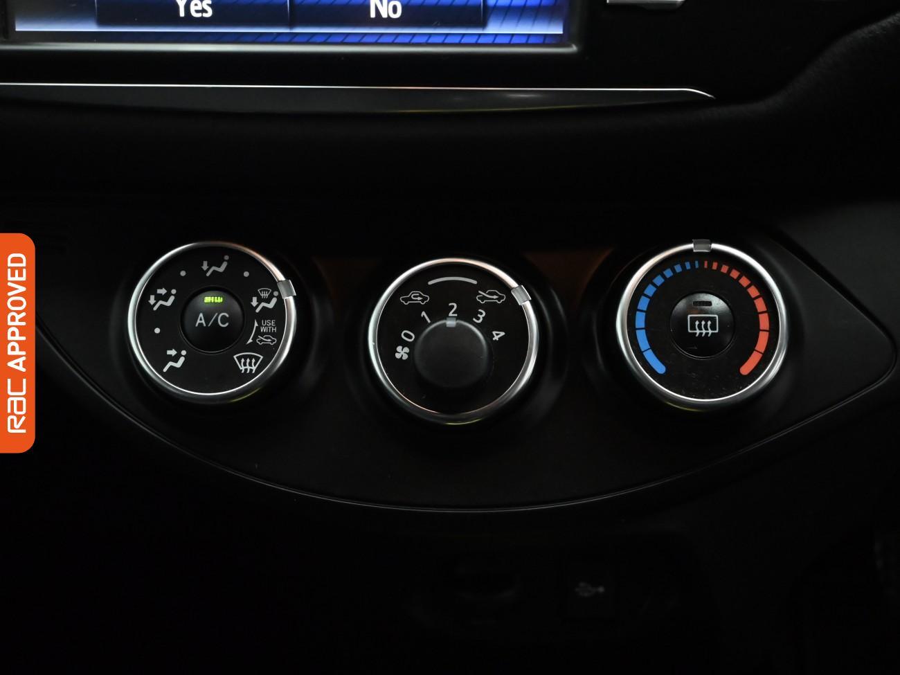 Used Toyota Yaris 2018 for sale - 76878306: Photo 17