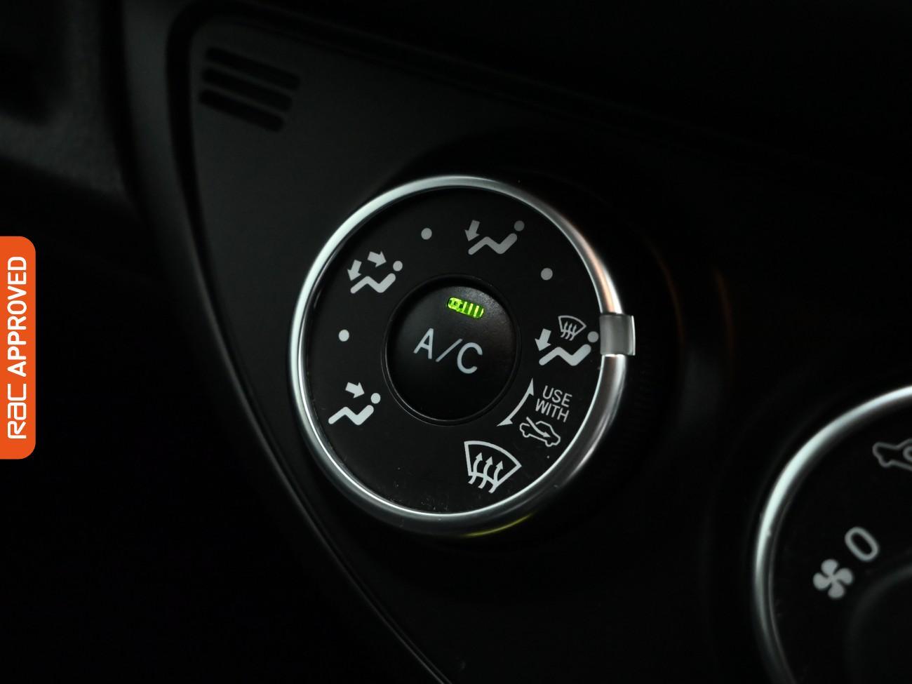 Used Toyota Yaris 2018 for sale - 76878306: Photo 18