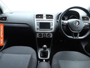 Used Volkswagen Polo 2016 for sale - 76529272: Photo