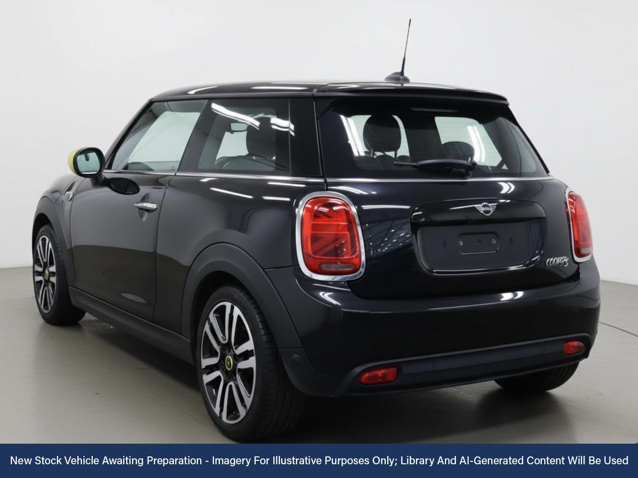 Used MINI Electric Hatch 2022 for sale - 76732576: Photo 2
