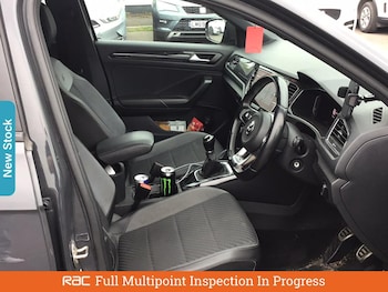 Used Volkswagen T-Roc 2019 for sale - 76264024: Photo