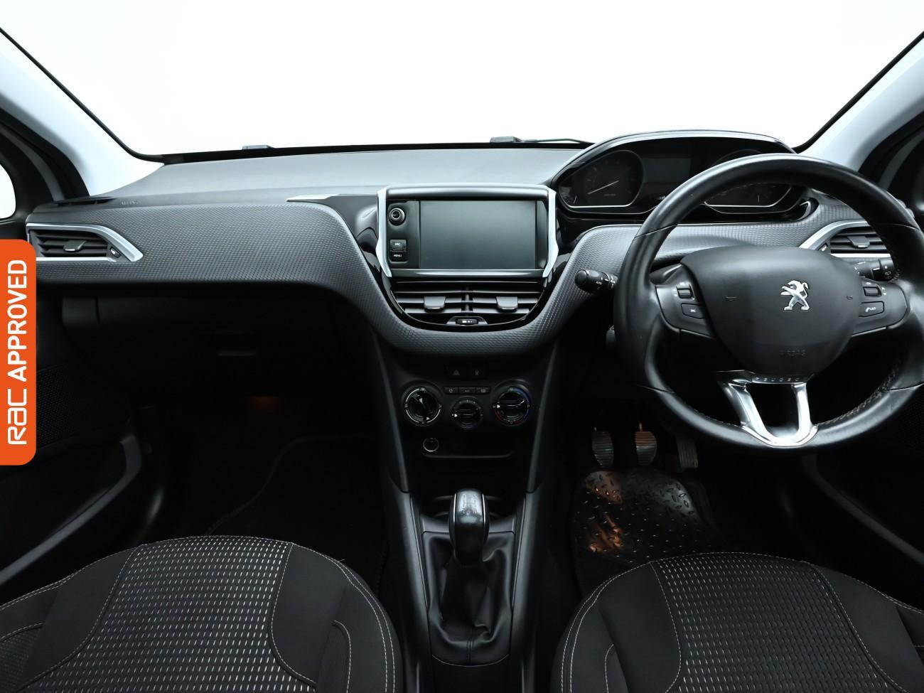 Used Peugeot 208 2018 for sale - 76429128: Photo 2