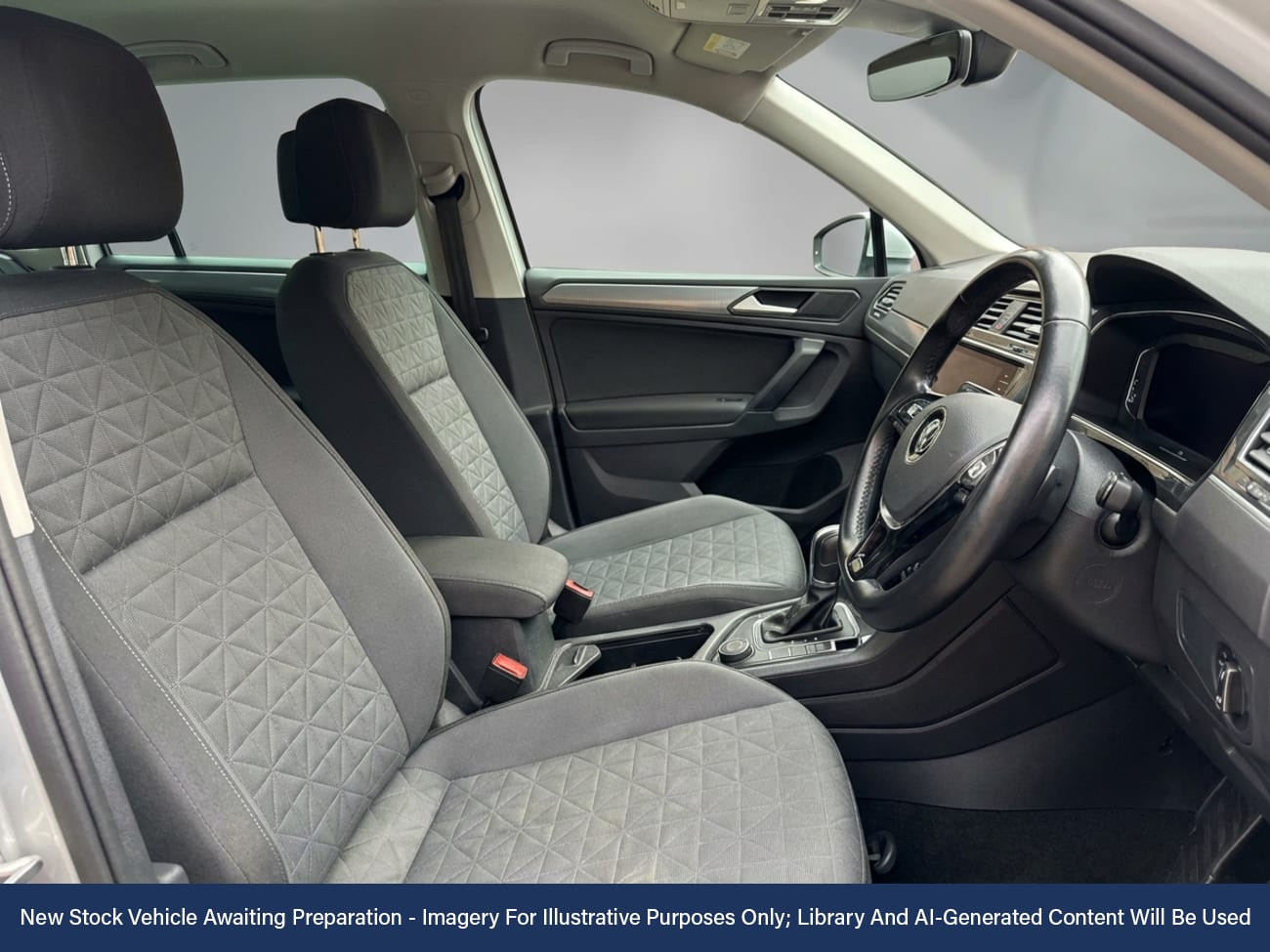 Used Volkswagen Tiguan 2021 for sale - 77257723: Photo 2