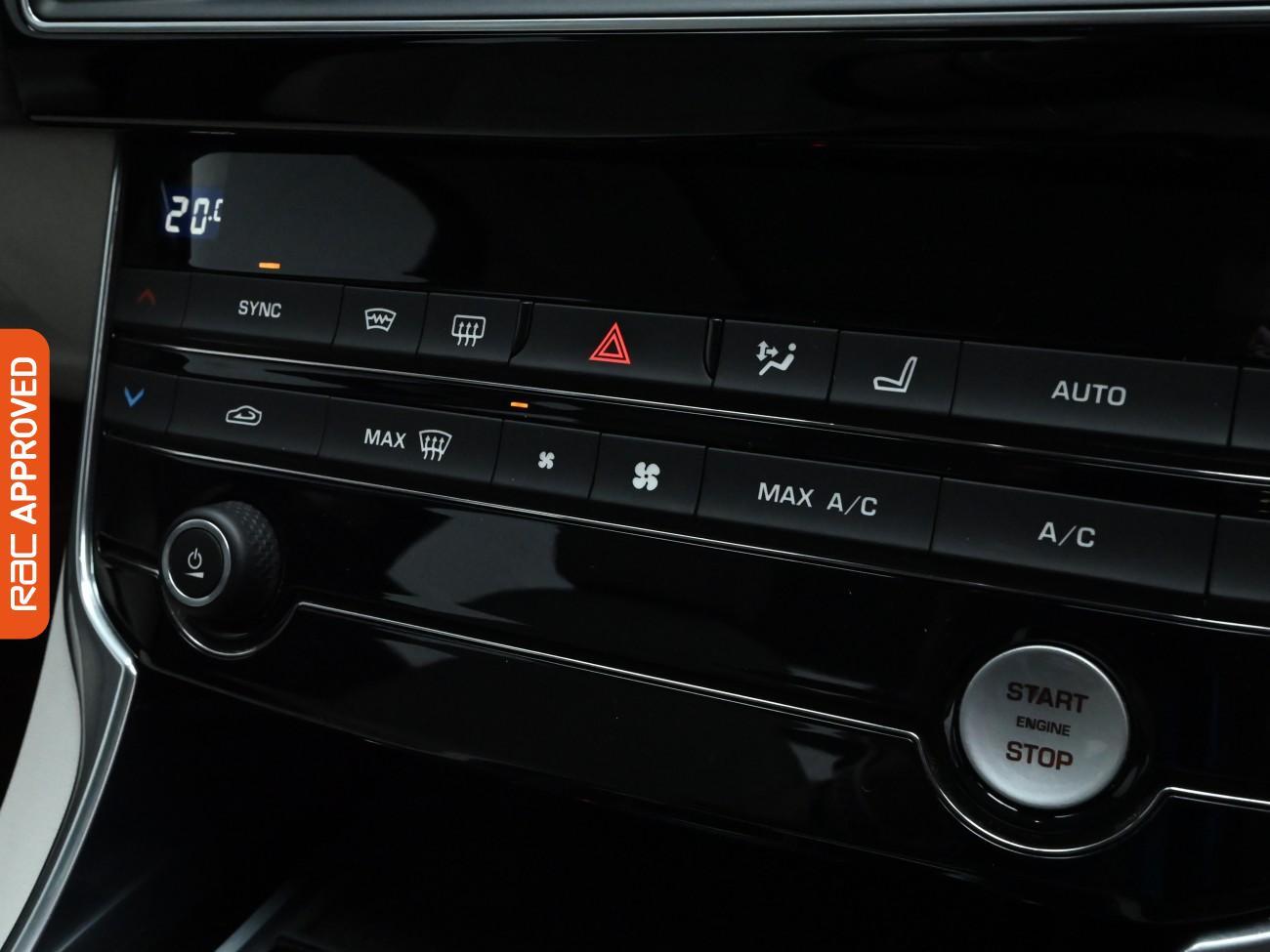Used Jaguar XE 2016 for sale - 76346467: Photo 16