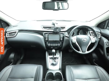 Used Nissan Qashqai 2017 for sale - 77321839: Photo