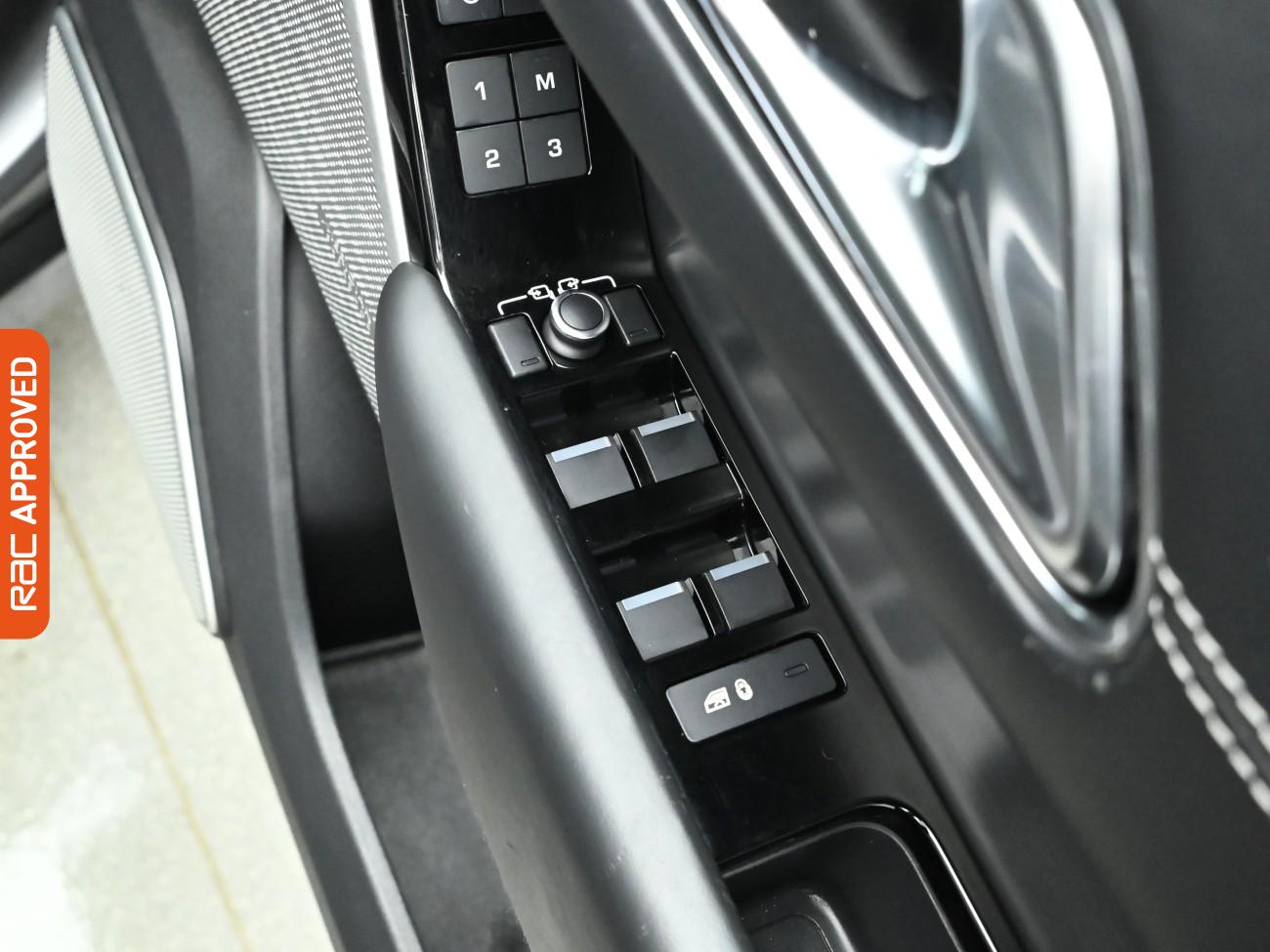 Used Land Rover Range Rover Velar 2018 for sale - 76836359: Photo 26