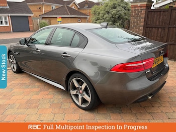 Used Jaguar XE 2018 for sale - 75592652: Photo