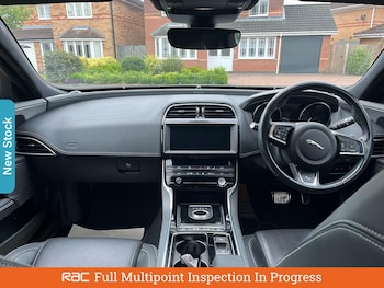 Used Jaguar XE 2018 for sale - 75592652: Photo