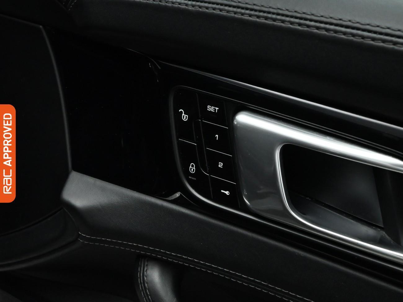 Used Porsche Panamera 2018 for sale - 77951825: Photo 17