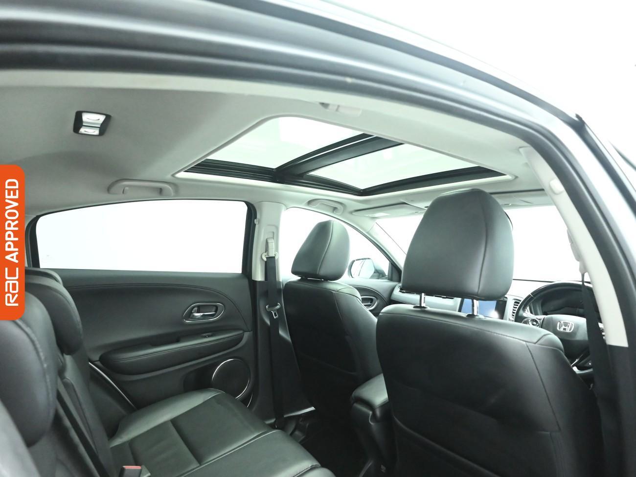 Used Honda HR-V 2017 for sale - 76558097: Photo 3