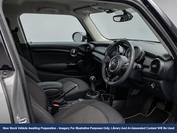 Used MINI Hatch 2019 for sale - 78296302: Photo