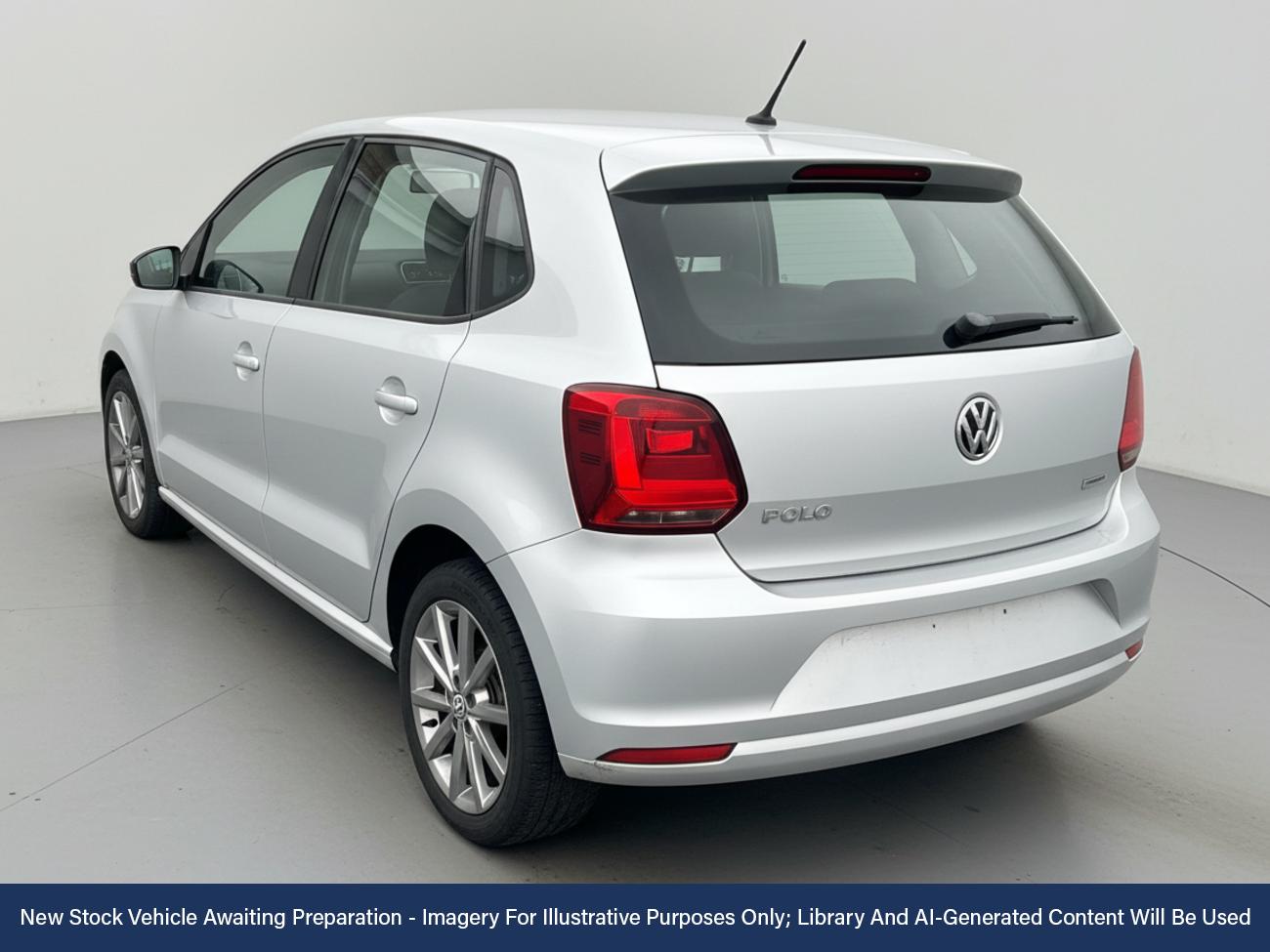 Used Volkswagen Polo 2015 for sale - 76590417: Photo 2