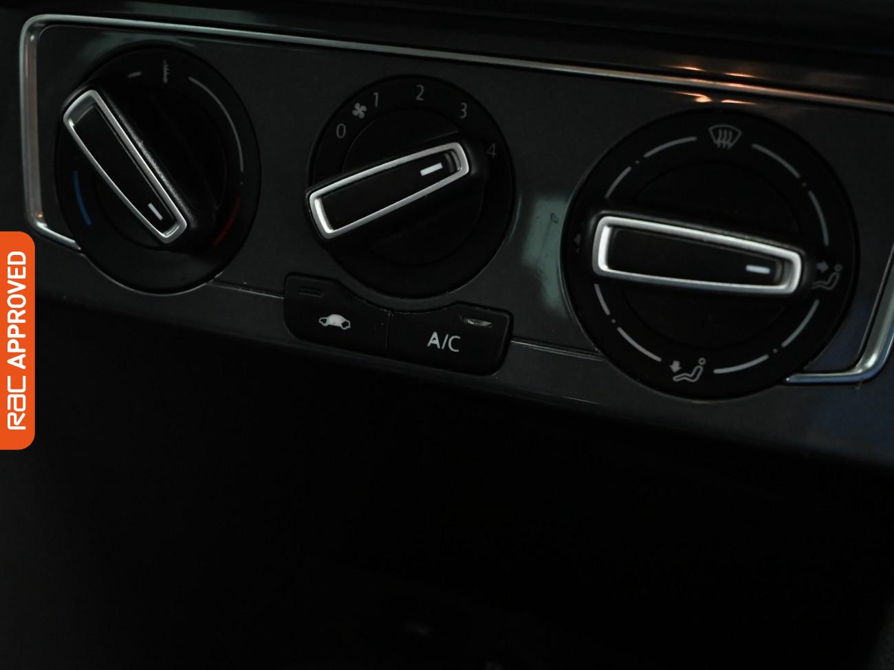 Used Volkswagen Polo 2015 for sale - 76590417: Photo 24