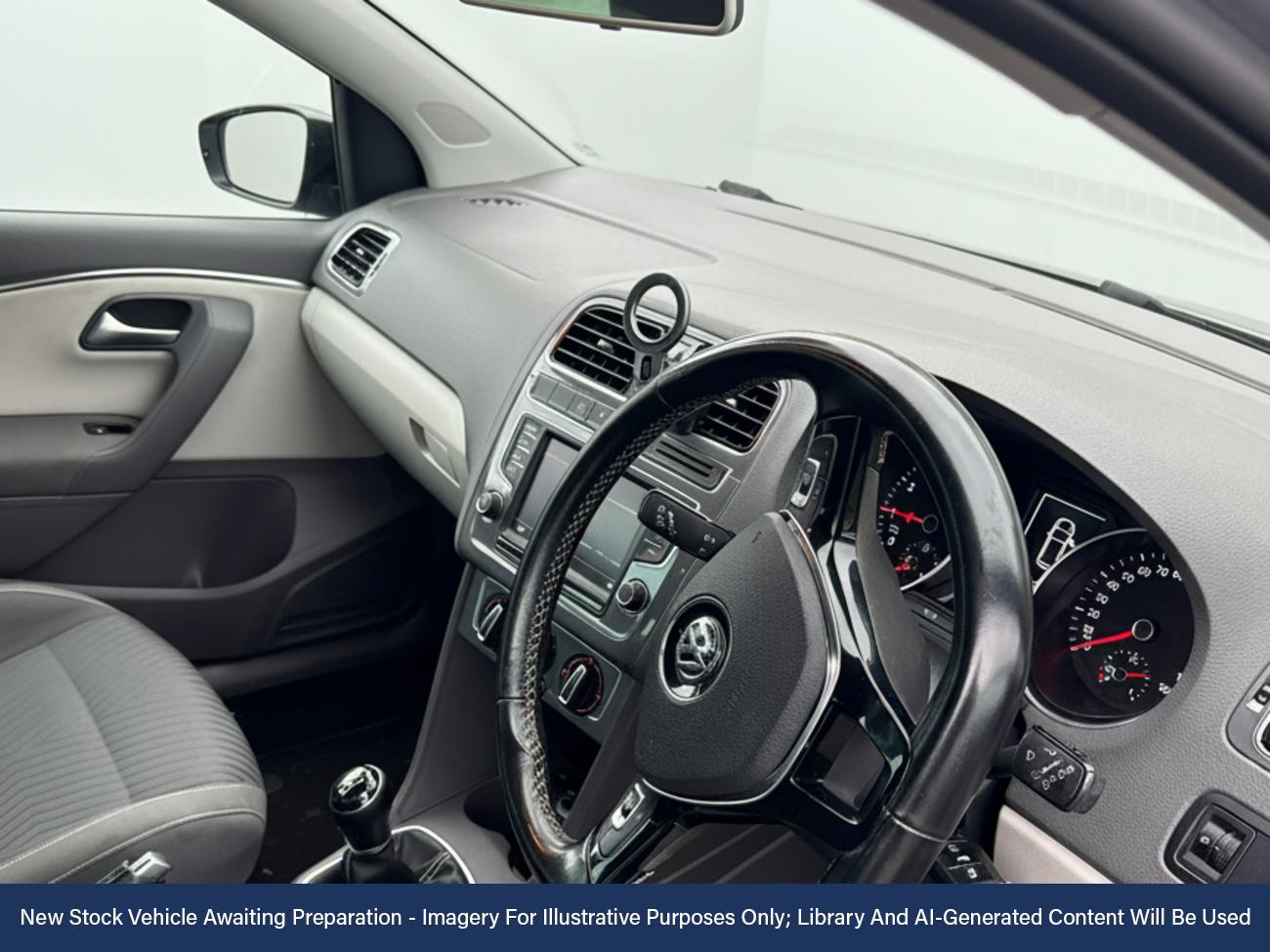 Used Volkswagen Polo 2015 for sale - 76590417: Photo 3