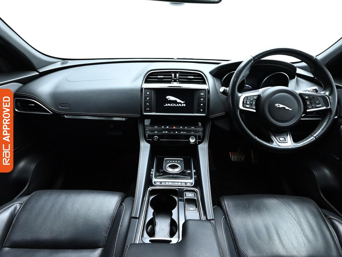 Used Jaguar F-Pace 2017 for sale - 76115240: Photo 2