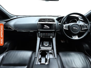 Used Jaguar F-Pace 2017 for sale - 76115240: Photo 2