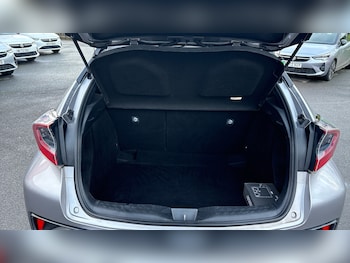 Used Toyota C-HR 2018 for sale - 77367508: Photo