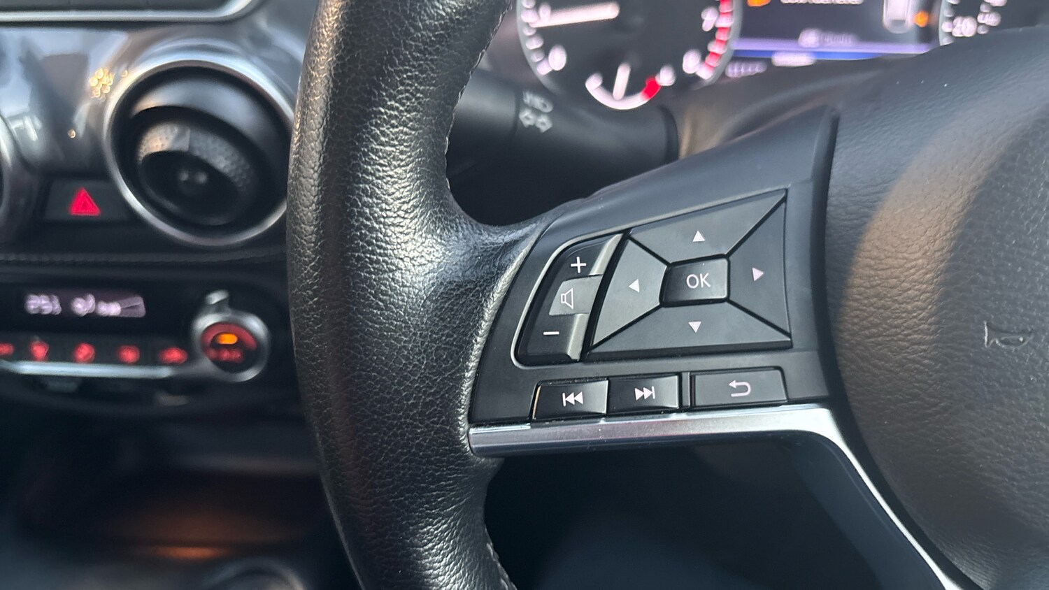 Used Nissan Juke 2023 for sale - 76452677: Photo 26