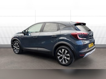 Used Renault Captur 2023 for sale - 77964774: Photo