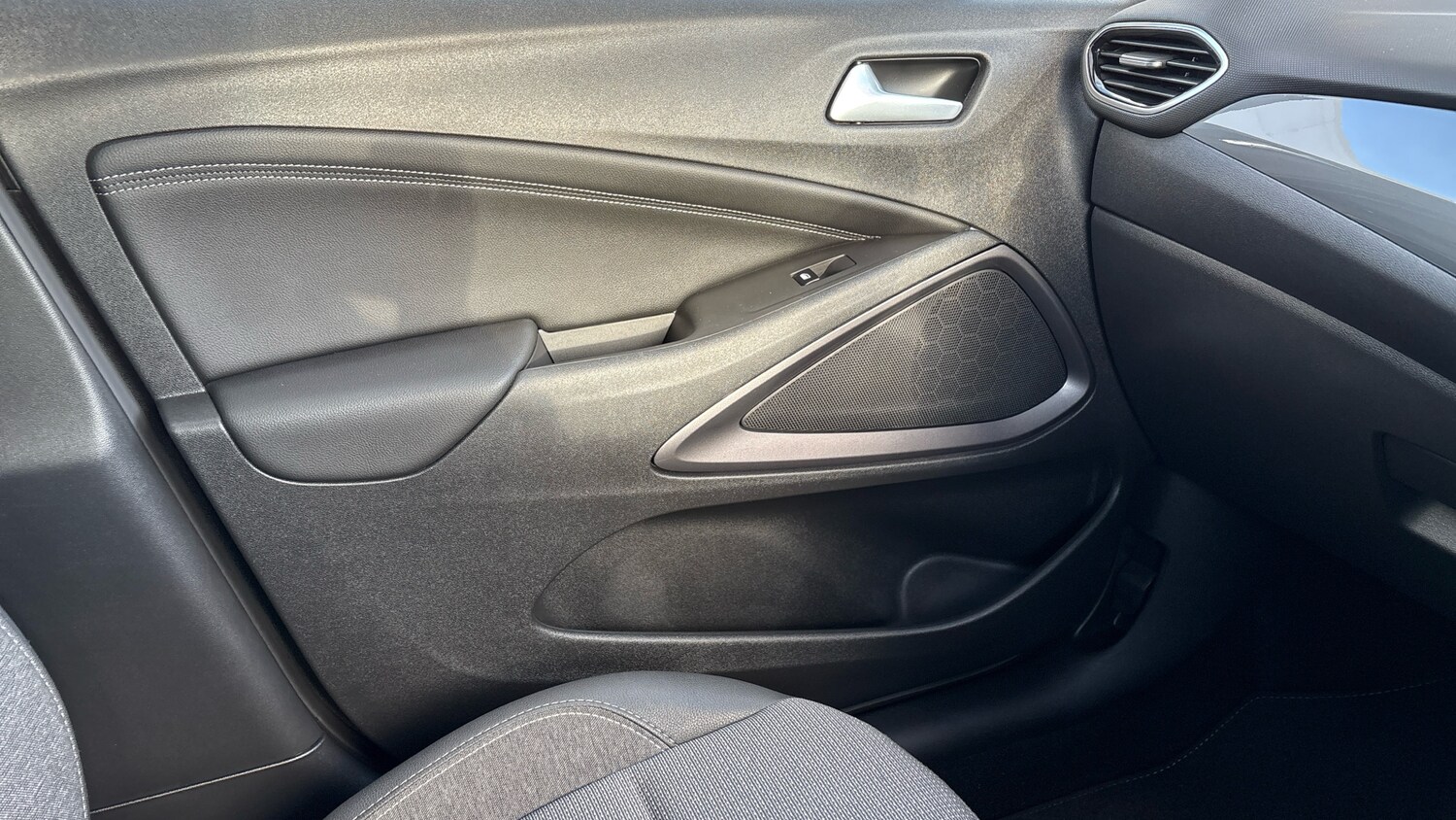 Used Vauxhall Crossland 2022 for sale - 76932094: Photo 36