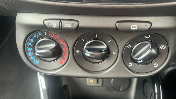 Used Vauxhall ADAM 2015 for sale - 76067486: Photo 32