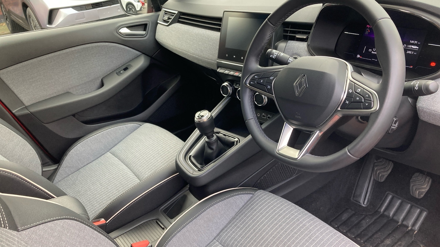 Used Renault Clio 2024 for sale - 76766811: Photo 11